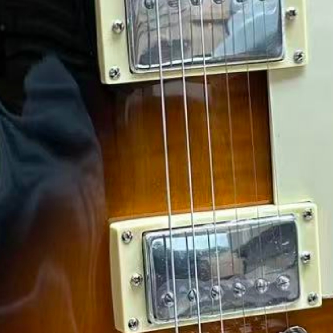 Gradient Brown Electric Guitar - Wrap Ring Gold recension och pris